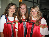 Nadja (Domra), Christina  (Domra) und Maria (Gusli)